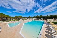 Bazén v ubytovaní Camping Stella Maris Mobile Homes alebo v jeho blízkosti