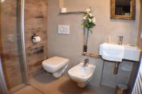 A bathroom at La Molinela B&B