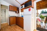 Kuchyňa alebo kuchynka v ubytovaní Camping Media Mobile Homes in Brioni Sunny Camping