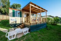 Vonkajšia záhrada v ubytovaní Camping Media Mobile Homes in Brioni Sunny Camping