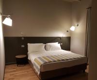 Postel nebo postele na pokoji v ubytování Locanda Ferro UNO, Golf Città di Asti
