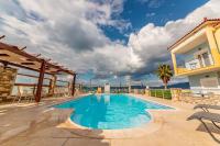 Bazén v ubytování Gera Bay Studios And Apartments nebo v jeho okolí
