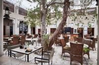Ein Restaurant oder anderes Speiselokal in der Unterkunft XVA Art Hotel 