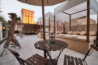 Ein Sitzbereich in der Unterkunft XVA Art Hotel