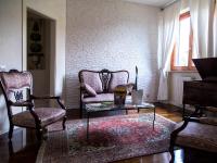A seating area at Il Sestante