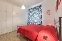Posteľ alebo postele v izbe v ubytovaní Red & White Vatican Apartment