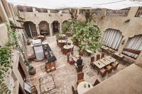 Ein Restaurant oder anderes Speiselokal in der Unterkunft XVA Art Hotel 