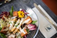 Jídlo v hotelu nebo okolí