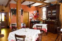 Reštaurácia alebo iné gastronomické zariadenie v ubytovaní Hotel Rural La Veleta