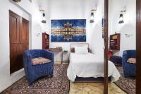 Ein Bett oder Betten in einem Zimmer der Unterkunft XVA Art Hotel