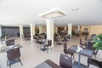 A restaurant or other place to eat at Hotel Porto Calpe
