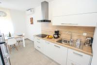 Kuchyňa alebo kuchynka v ubytovaní Family Beach Apartments