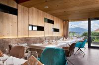 Nespecifikovaný výhled na hory nebo výhled na hory při pohledu z hotelu