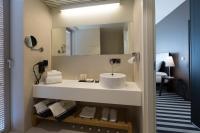Koupelna v ubytování Hedon Spa & Hotel