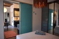 Posteľ alebo postele v izbe v ubytovaní CLIO'S BEACH HOUSE - DELUXE BEACH FRONT PROPERTY