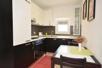 Kuchyňa alebo kuchynka v ubytovaní Apartman Viktoria