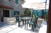 Patio alebo iná vonkajšia časť ubytovania Semi detached house Darinka by El-Pi Tours