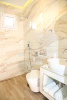 Koupelna v ubytování Coral Boutique Apartments