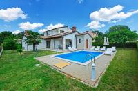 Bazén v ubytování Villa Kmacici 376 nebo v jeho okolí