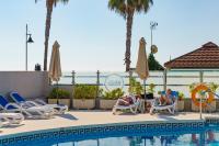 Bazén v ubytování Hotel Isabel nebo v jeho okolí