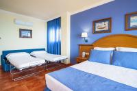 Postel nebo postele na pokoji v ubytování Hotel Isabel