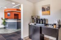 Motel 6 Chattanooga Downtownにあるキッチンまたは簡易キッチン