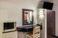 Motel 6 Chattanooga Downtownにあるキッチンまたは簡易キッチン