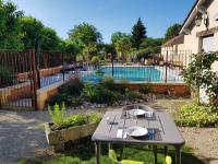 Πισίνα στο ή κοντά στο Logis Hotel Archambeau