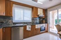 A kitchen or kitchenette at Casa Neus Barà