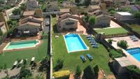 The swimming pool at or close to Casa Neus Barà