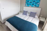 A bed or beds in a room at Terraza vista océano La Quinta