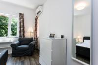 Posezení v ubytování Top center big family apartment with garden view