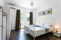 Postel nebo postele na pokoji v ubytování Top center big family apartment with garden view