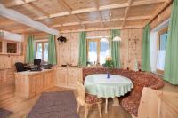 Televízia a/alebo spoločenská miestnosť v ubytovaní Ferienhaus Hochwimmer