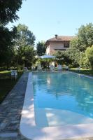 Bazén v ubytovaní Locanda Del Molino Vecchio alebo v jeho blízkosti