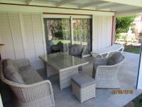 A seating area at Bungalow Los Melocotones