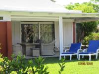 A garden outside Bungalow Los Melocotones