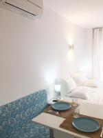 A bed or beds in a room at Apartamentos Albertos