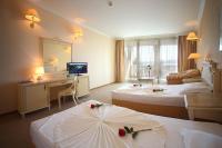 TV a/nebo společenská místnost v ubytování Duni Marina Beach Hotel - All Inclusive
