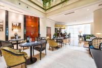 A seating area at Eurostars Gran Hotel Santiago