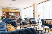A seating area at Eurostars Gran Hotel Santiago