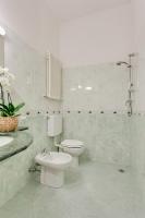 A bathroom at Hotel Villa Pina