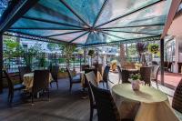 A restaurant or other place to eat at Hotel Villa Pina