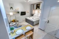 Posteľ alebo postele v izbe v ubytovaní Riverside Deluxe Apartment