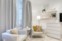 Televízia a/alebo spoločenská miestnosť v ubytovaní Riverside Deluxe Apartment