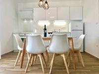 Kuchyňa alebo kuchynka v ubytovaní LUXURY Apartment Ledo