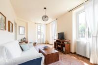 Televízia a/alebo spoločenská miestnosť v ubytovaní LE RONDINELLE Apartment Bellagio