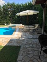 Bazén v ubytování Villa Rena nebo v jeho okolí