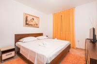 Postel nebo postele na pokoji v ubytování Family Apartment Dubrovnik - private jacuzzi terrace, private parking