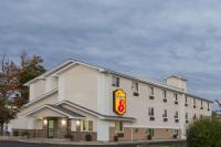 un edificio de hotel con un cartel de McDonalds en él en Super 8 by Wyndham Latham - Albany Airport, en Latham